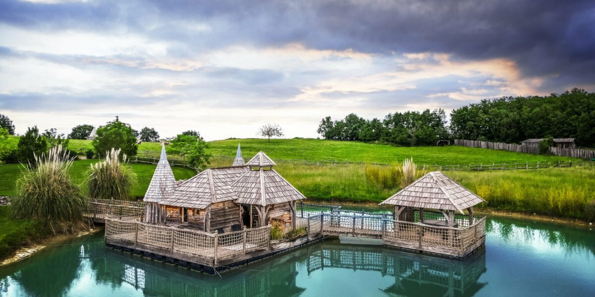 Cabane Château Biron & spa